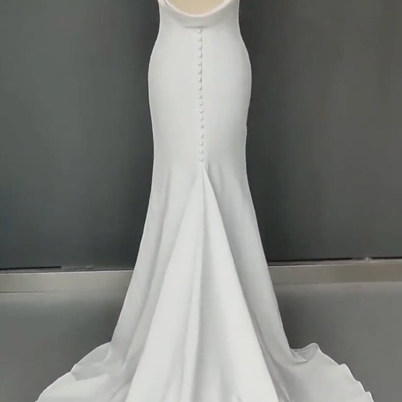 V Neck Mermaid Wedding Dress with Button back - Picture 6 of 16